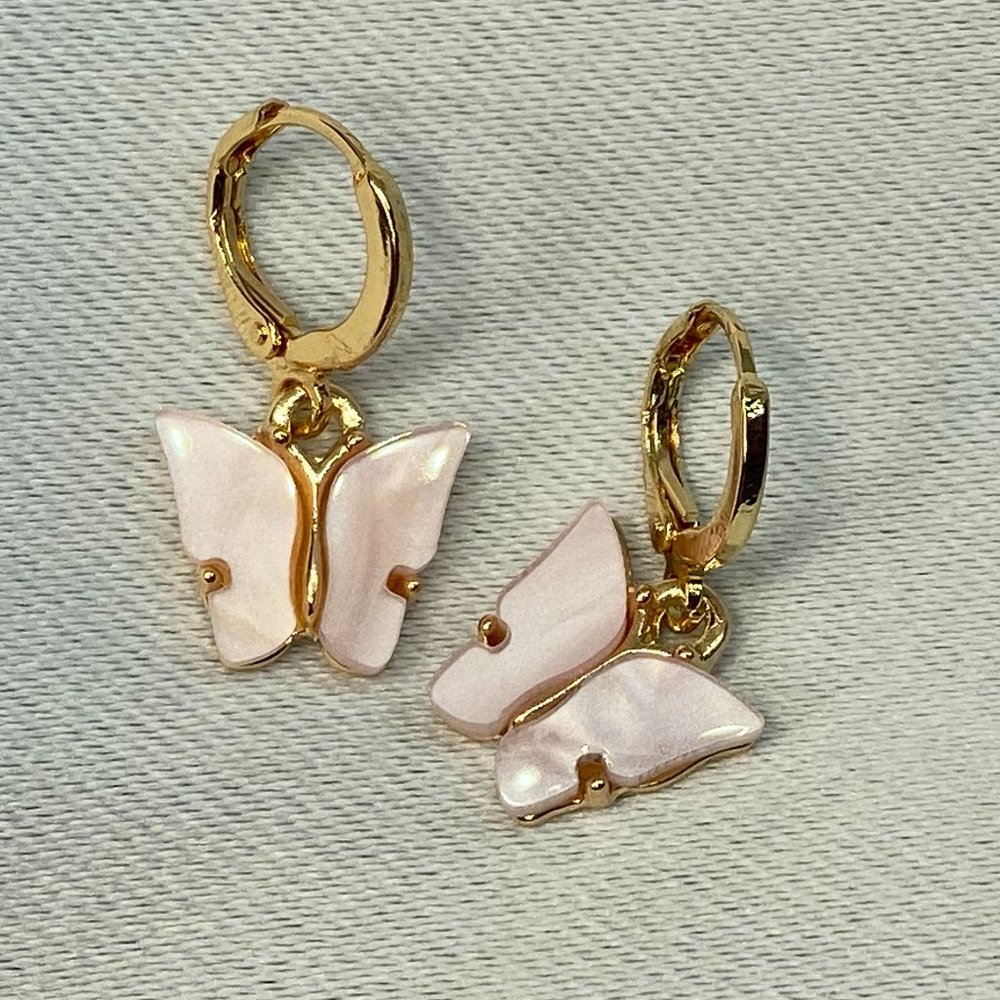 Cute Soft Pink Butterfly Drop Dangle Earrings New!
